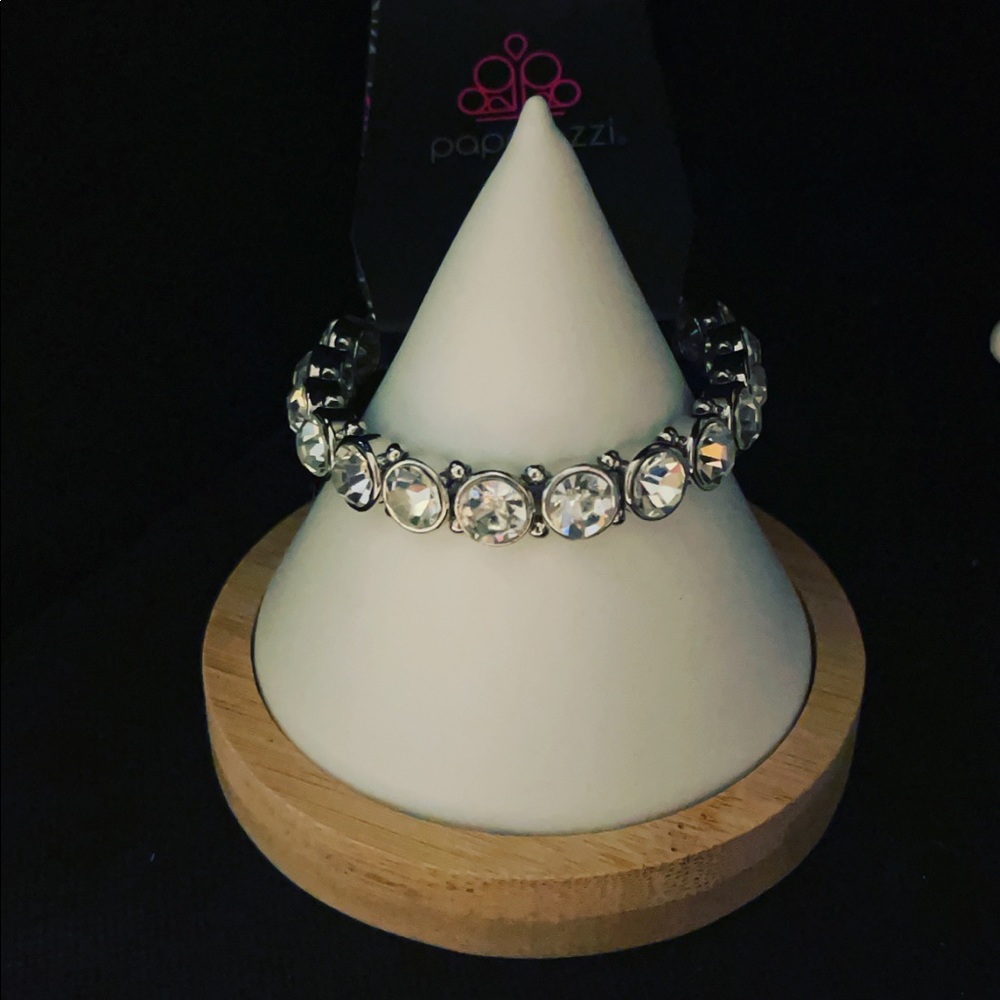 Paparazzi White Rhinestone Set 😍 - Picture 3 of 6